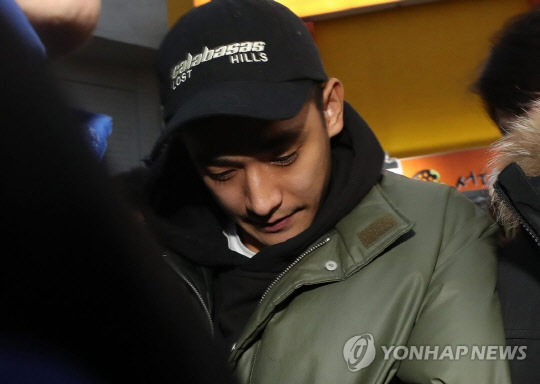 고개 숙인 정석원(사진=연합뉴스)